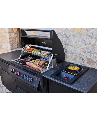 Cocina al aire libre OASIS™ 105, parrilla integrada de 32" (81,3 cm) de la serie 700